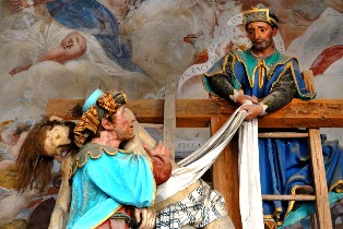 Gesù viene tolto dalla croce