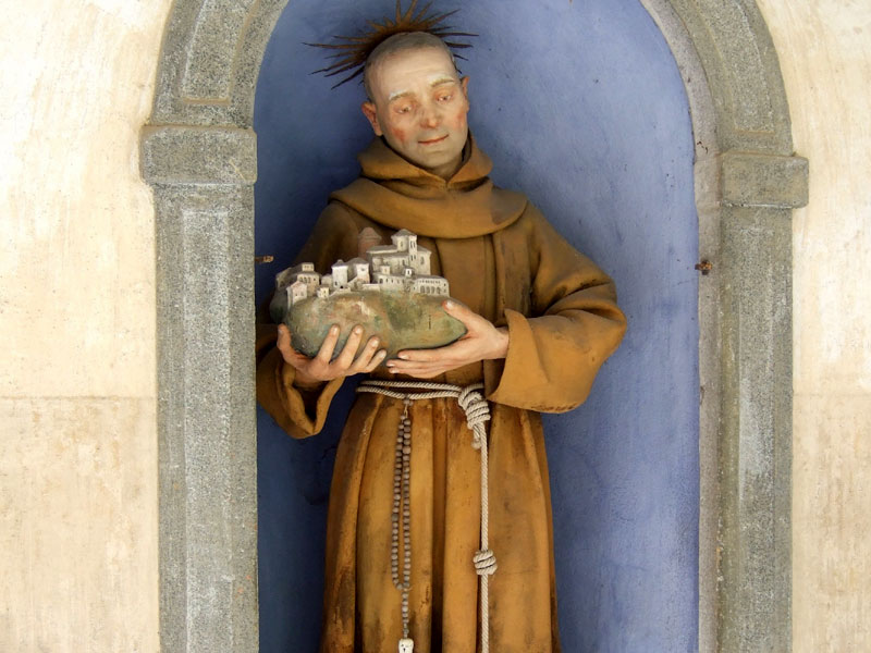 42 – L’altare di San Francesco