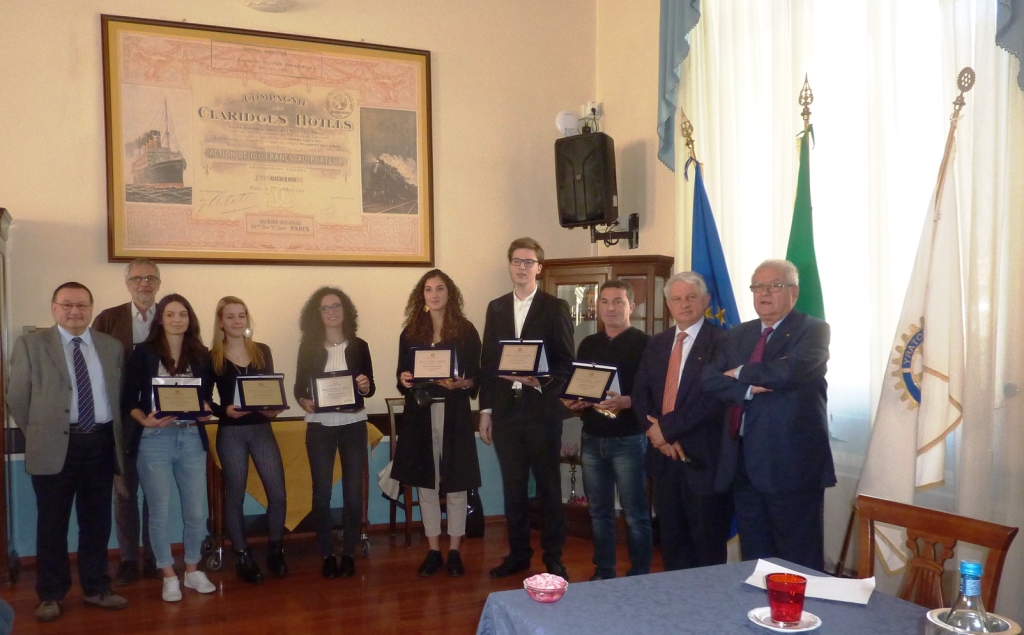 Varallo – Istituto Alberghiero:  Consegnate le borse di studio istituite dal Rotary Club Valsesia
